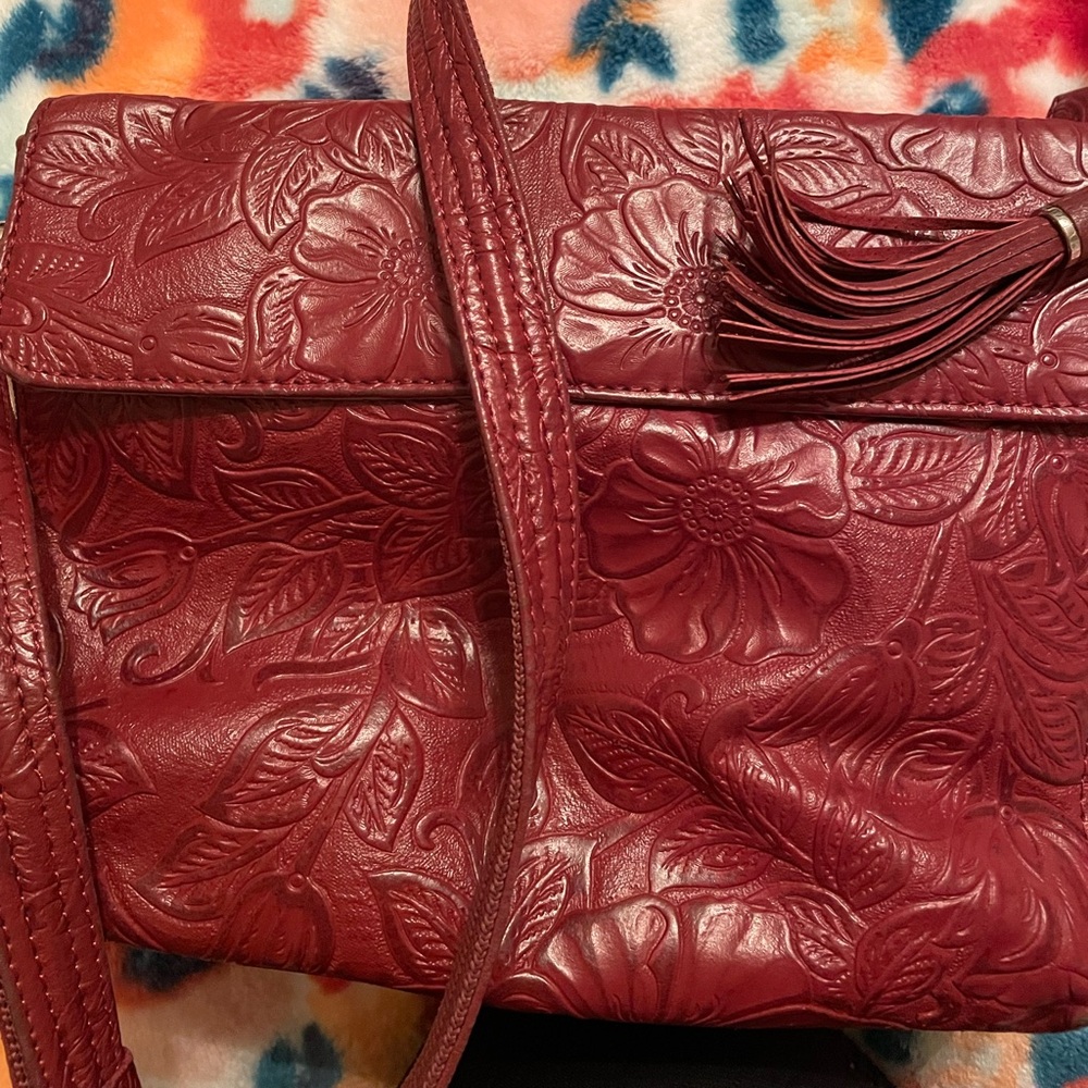 Crossbody concealed carry purse. Gun Tote’n Mamas brand